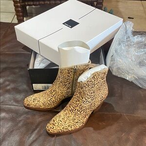 Dolce Vita Tan Leopard cow hide Cowgirl Ankle Booties
